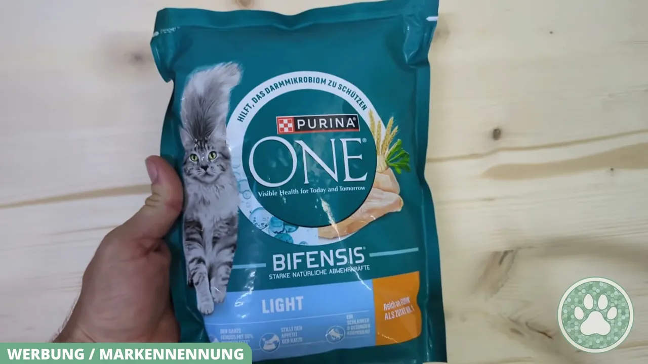 Das Purina ONE Bifensis Light Trockenfutter mit Huhn wurde speziell für Katzen entwickelt, die zu Übergewicht neigen.