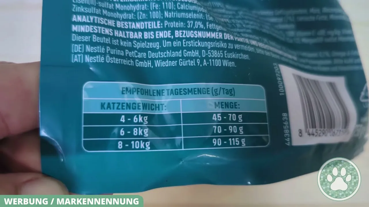 Die Fütterungsempfehlung gibt die exakte Tagesmenge an Trockenfutter abgestimmt auf das jeweilige Katzengewicht an.