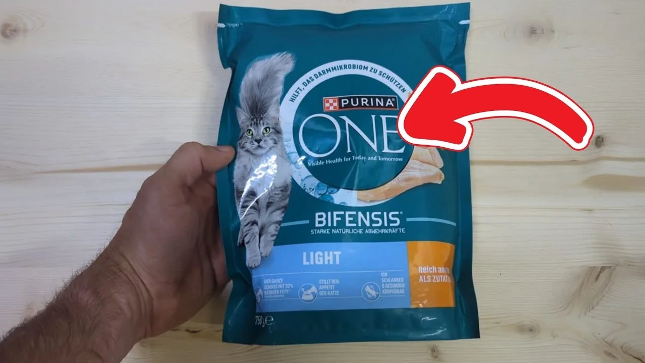 Video: PURINA ONE BIFENSIS Light
