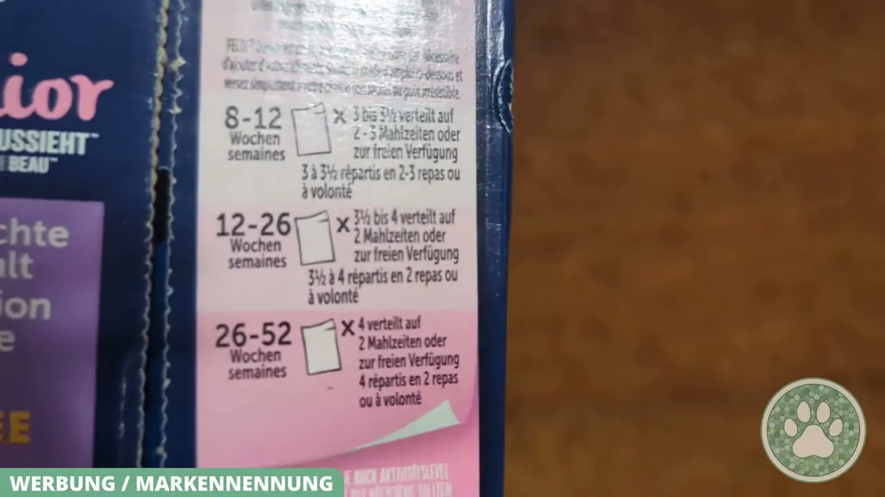Eine übersichtliche Fütterungstabelle auf der Verpackung zeigt den täglichen Beutelbedarf nach Lebenswochen an.