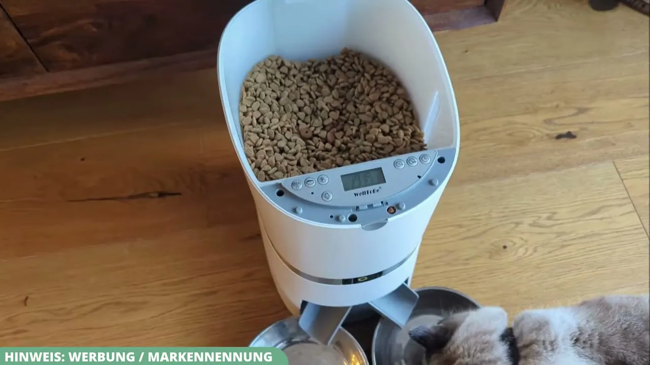 In meinem Test reicht das 4-Liter-Fassungsvermögen problemlos aus, sodass ich oft nur alle drei Wochen Futter nachfüllen muss.