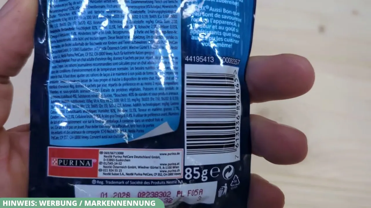 Die Deklaration listet Vitamine und Omega-6-Fettsäuren sowie die empfohlene Fütterungsmenge auf.