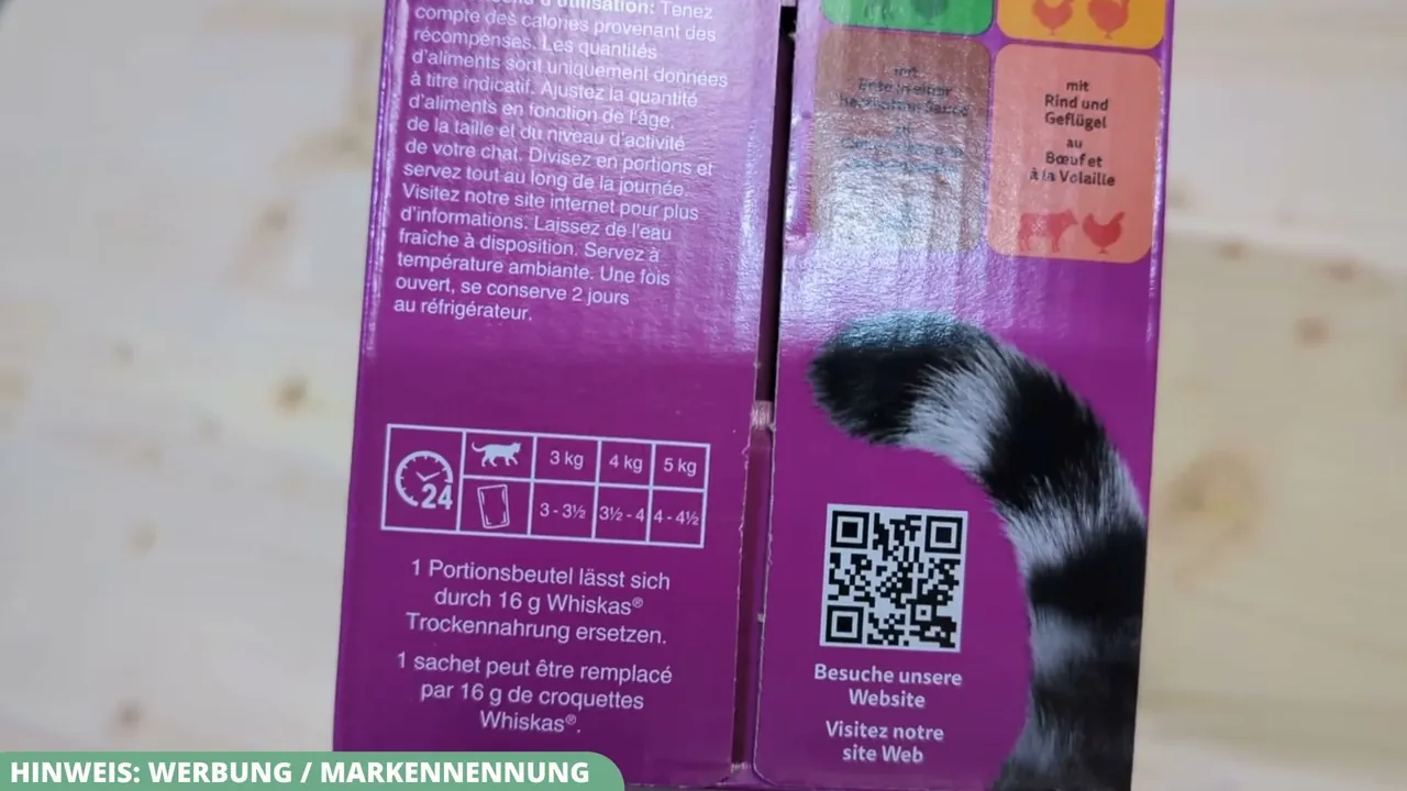 Eine übersichtliche Fütterungstabelle zeigt den täglichen Beutelbedarf abgestimmt auf das Gewicht der Katze.