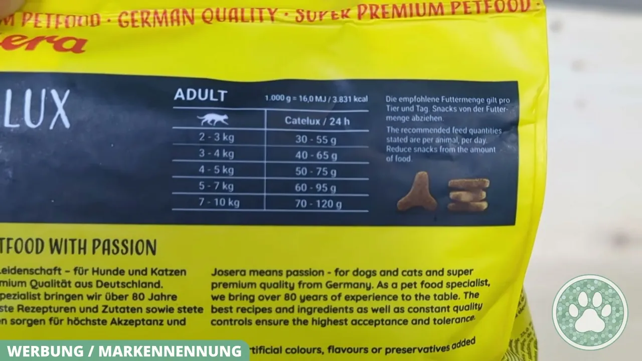 Die Fütterungstabelle auf der Rückseite gibt die empfohlene Futtermenge exakt nach dem Körpergewicht der Katze an.