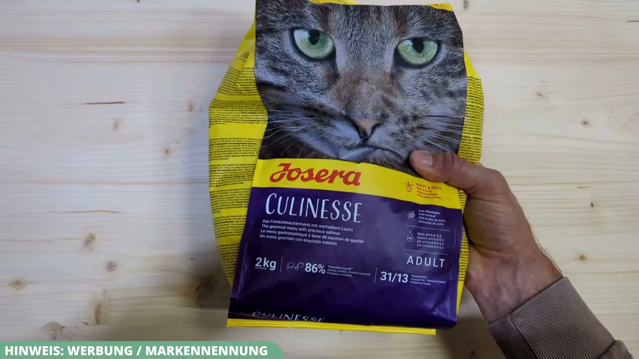Das Trockenfutter Josera Culinesse eignet sich als leicht verdauliches Alleinfuttermittel für Haus- und Freigängerkatzen.