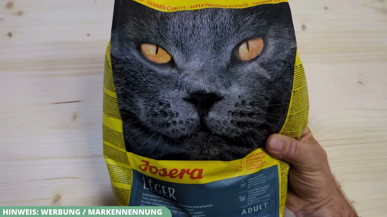 Das Trockenfutter Josera Léger bietet eine spezielle Rezeptur zur Gewichtskontrolle für sterilisierte Katzen.