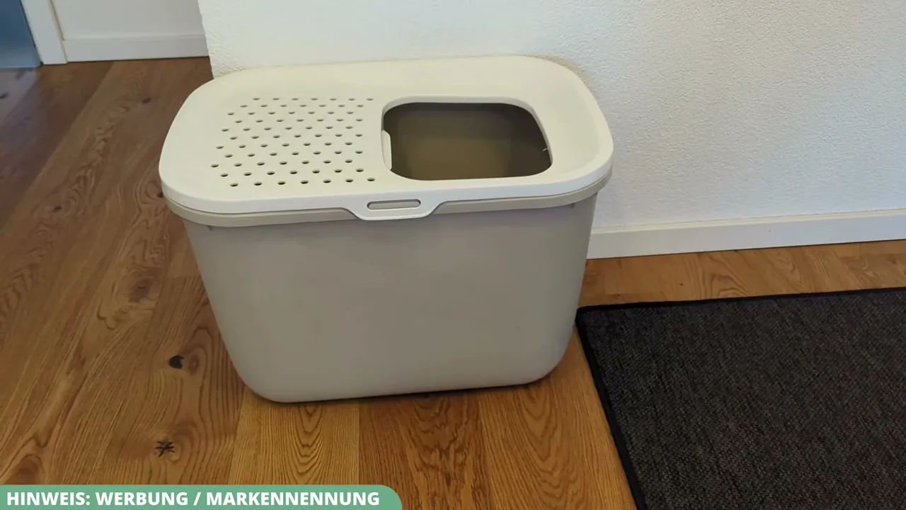 Meiner Meinung nach sieht das beige-weiße Design nicht nur schick aus, sondern hält den Wohnbereich zuverlässig sauber.