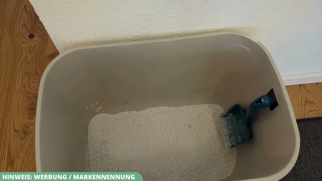 In meinem Test verhindern die hohen Ränder perfekt, dass beim Scharren oder Stehpinkeln etwas daneben geht.