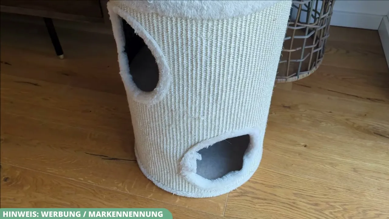 In meinem Test schützt die robuste Kratzfläche rundherum unsere Möbel absolut zuverlässig vor scharfen Krallen.