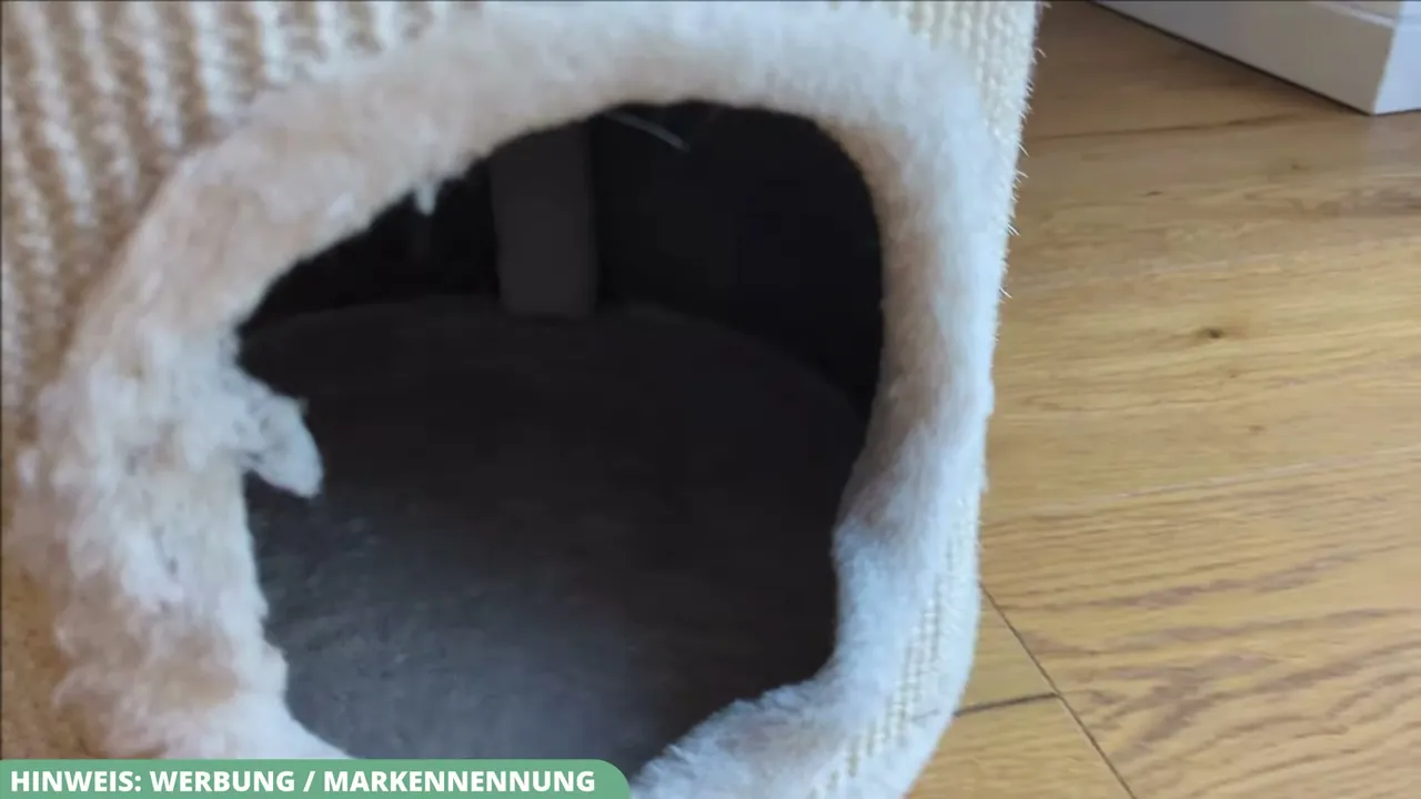 Mir gefällt besonders der weiche Plüschrand an den Eingängen, der zum Hineinkuscheln und Verstecken einlädt.