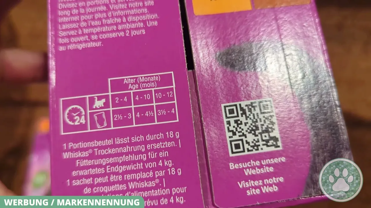 Eine Tabelle auf der Schachtel gibt die empfohlene tägliche Futtermenge abhängig vom genauen Alter des Kätzchens an.