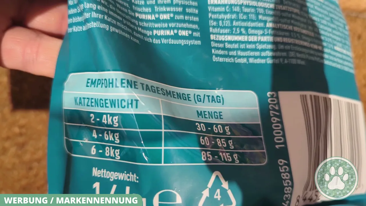 Die aufgedruckte Fütterungstabelle gibt Richtwerte für die tägliche Futtermenge passend zum jeweiligen Körpergewicht vor.