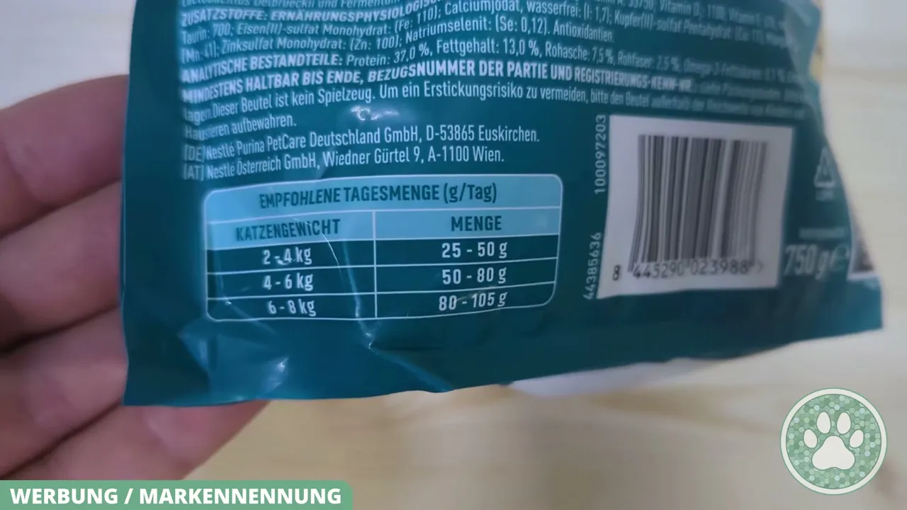 Die aufgedruckte Fütterungsempfehlung gibt genaue Portionsgrößen passend zum jeweiligen Körpergewicht vor.