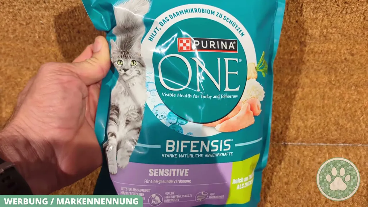 Das Trockenfutter Purina One Bifensis Sensitive ist speziell für ausgewachsene Katzen mit sensibler Verdauung konzipiert.