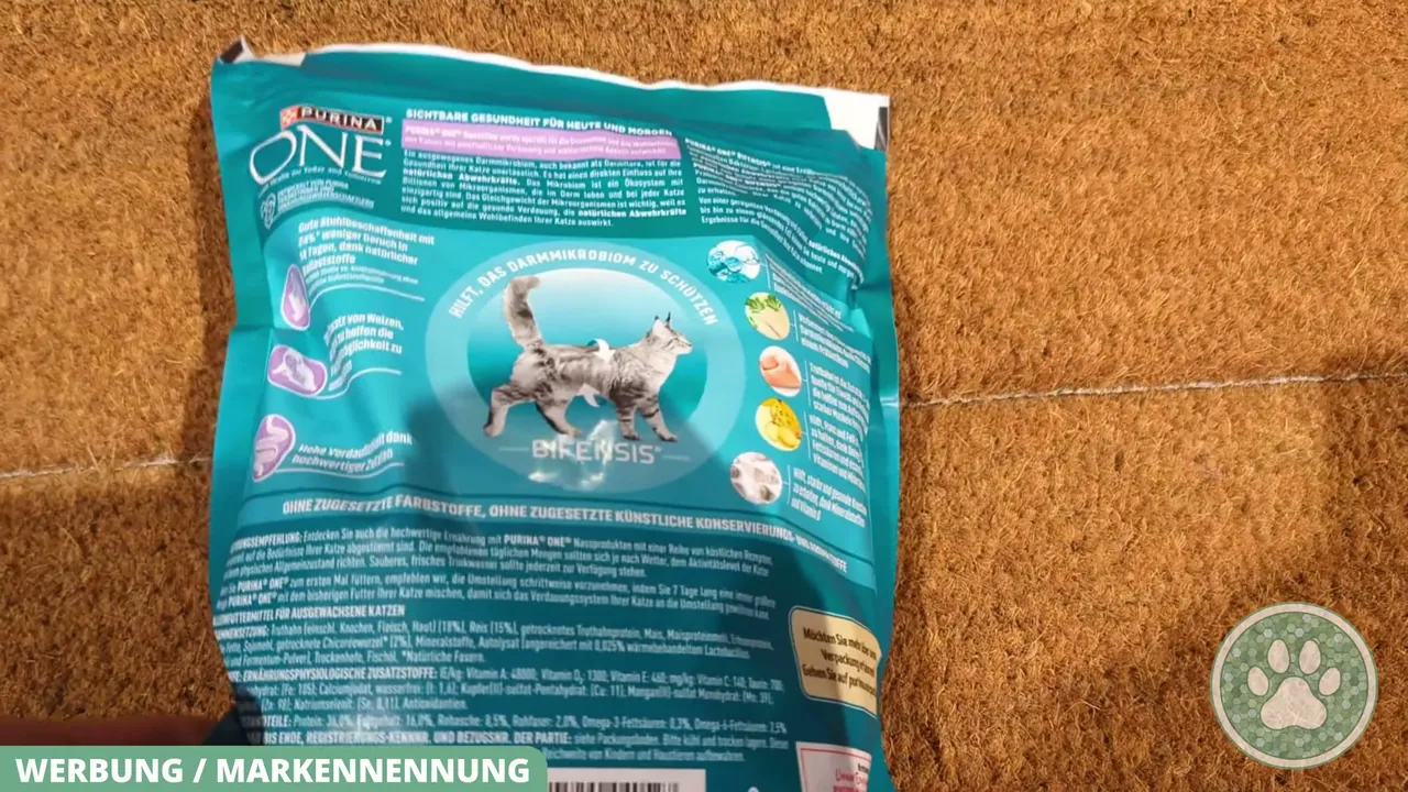 Auf der Rückseite des verschließbaren Beutels sind alle Nährwertangaben und Fütterungshinweise übersichtlich aufgeführt.