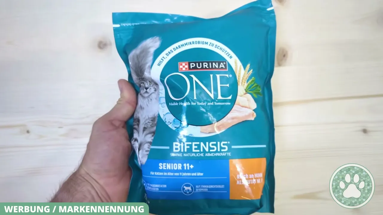 Das PURINA ONE BIFENSIS Senior 11+ Trockenfutter mit Huhn wurde speziell für ältere Katzen ab dem elften Lebensjahr konzipiert.