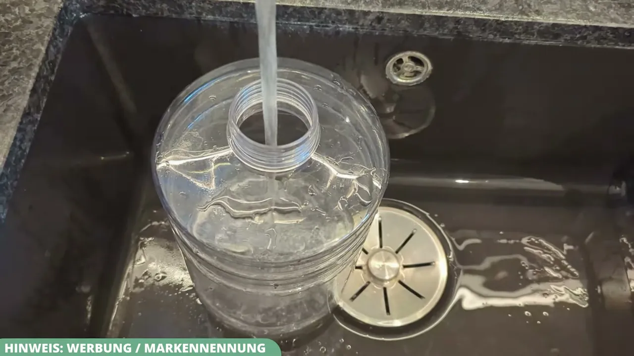Ich finde das direkte Wiederauffüllen des 4-Liter-Kanisters unter dem Wasserhahn im Alltag besonders unkompliziert.