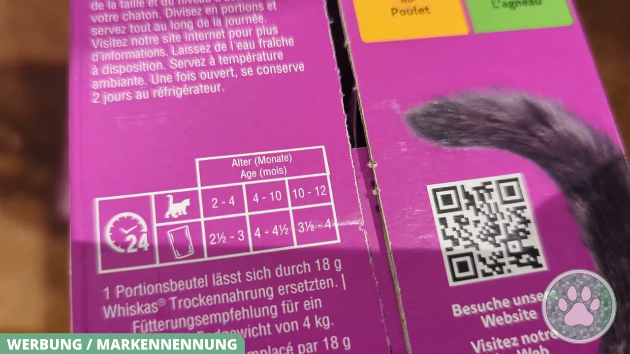 Eine Fütterungstabelle auf der Verpackung gibt Aufschluss über den täglichen Beutelbedarf je nach Alter des Kätzchens.