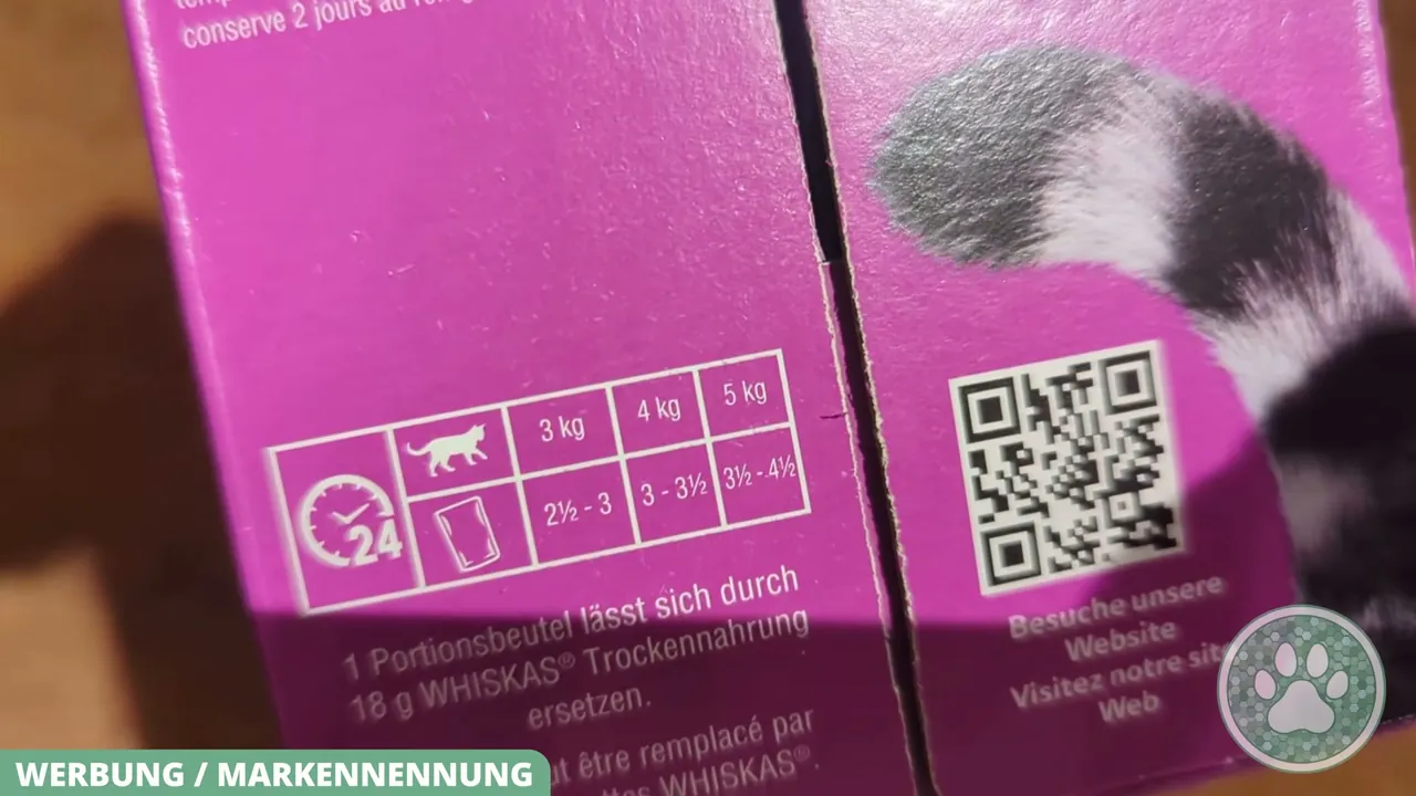 Die Fütterungsempfehlung auf der Packung gibt Richtwerte für die tägliche Portionsmenge nach Körpergewicht an.